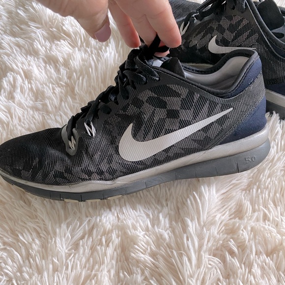 Nike black and silver - Picture 2 of 3